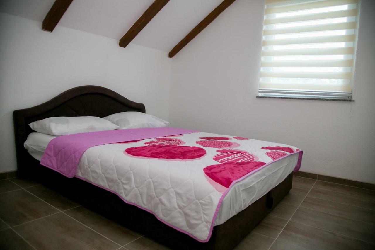 Nektar Park Villa Sara Bihać Esterno foto