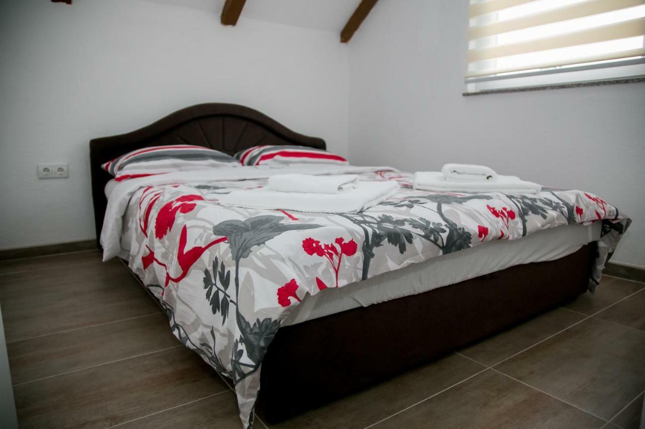Nektar Park Villa Sara Bihać Esterno foto